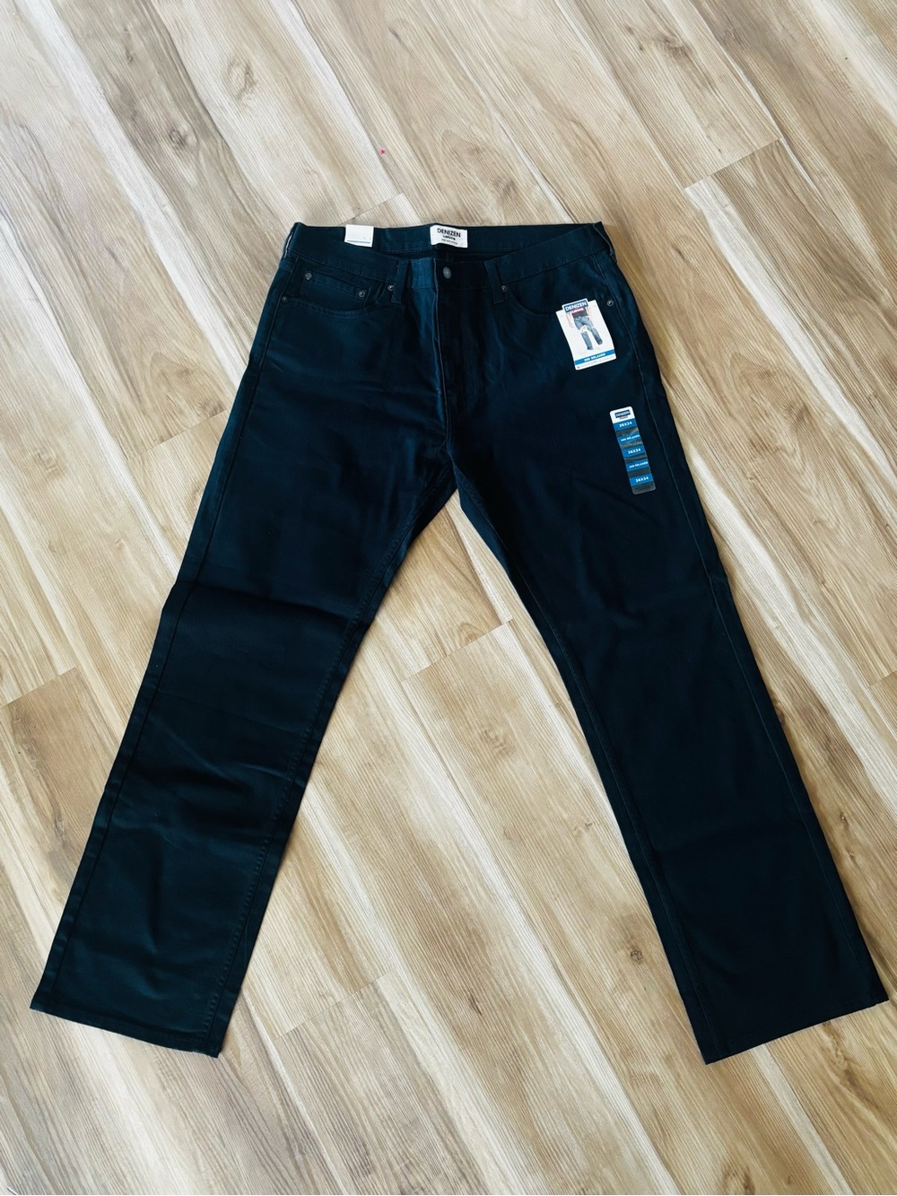Levi's Men's Black Straight Jeans - Classic Fit